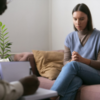 Клинический психолог и социальный работник как соединить психологическую помощь с социальной поддержкой