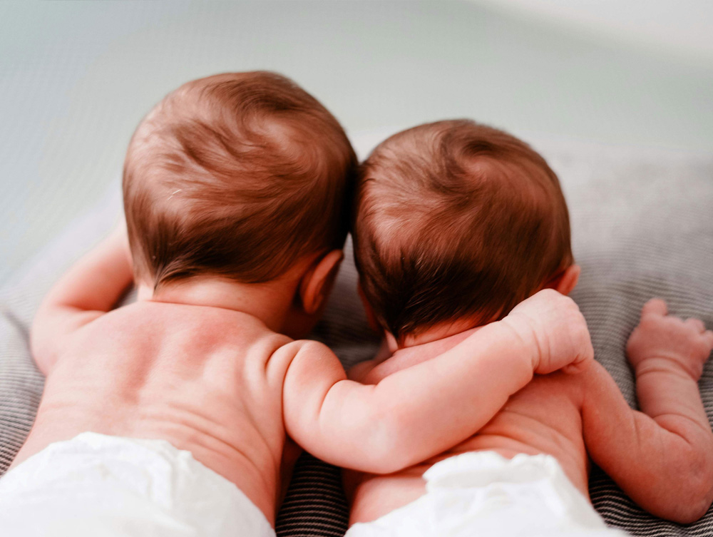 Психология воспитания двойняшек как гармонично развивать индивидуальность каждого ребёнка, сохраняя семейное равновесие и эмоциональное благополучие родителей Психология воспитания двойняшек как гармонично развивать индивидуальность каждого ребёнка, сохраняя семейное равновесие и эмоциональное благополучие родителей